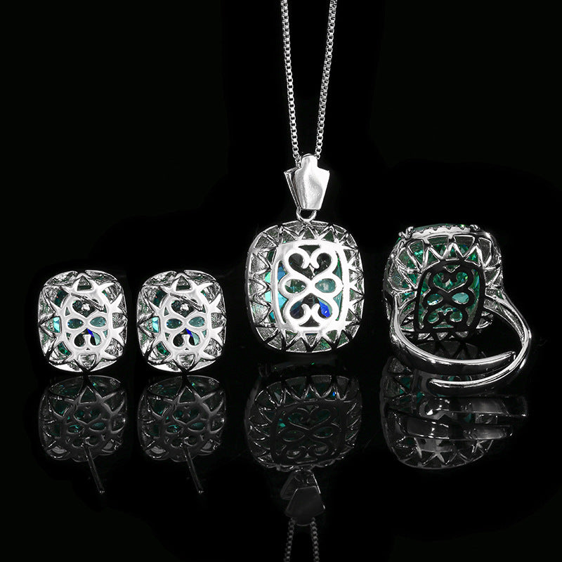Luxurious Emerald Green Oval Halo Set