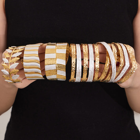 Manchette sculpturale audacieuse en or et blanc