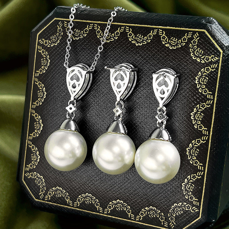 Elegant Pear-Cut Crystal and Lustrous Pearl Jewelry Set