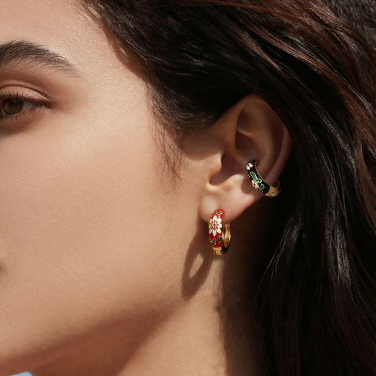 Boucles d'oreilles créoles en émail, motif floral et cristal