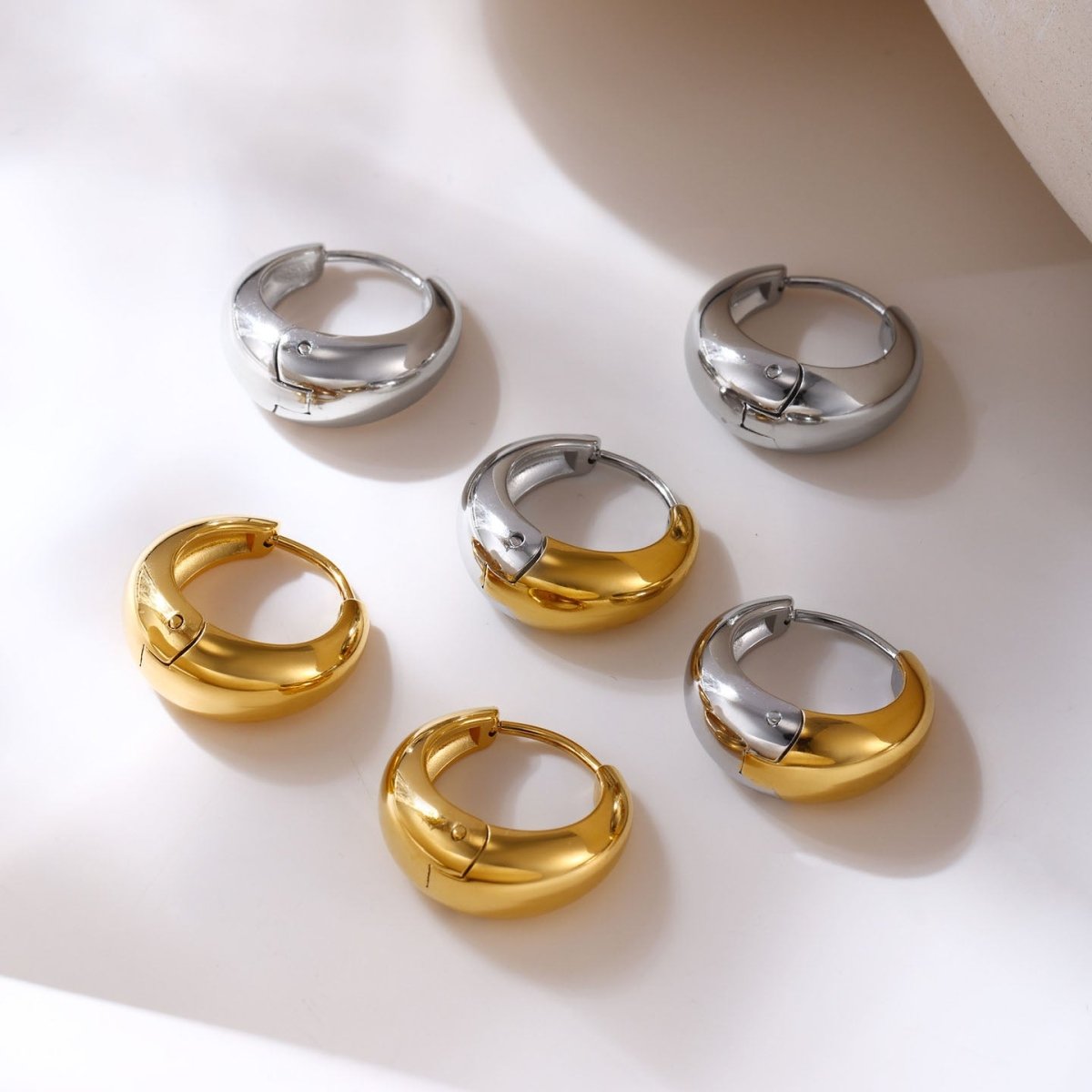 18K Gold Cute Titanium Ear Studs - Shuling Jewelry
