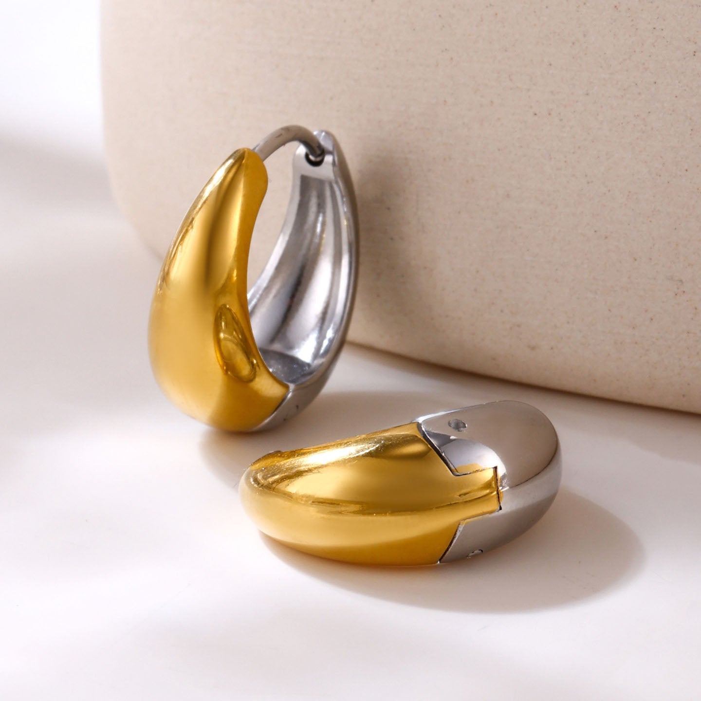 18K Gold Cute Titanium Ear Studs