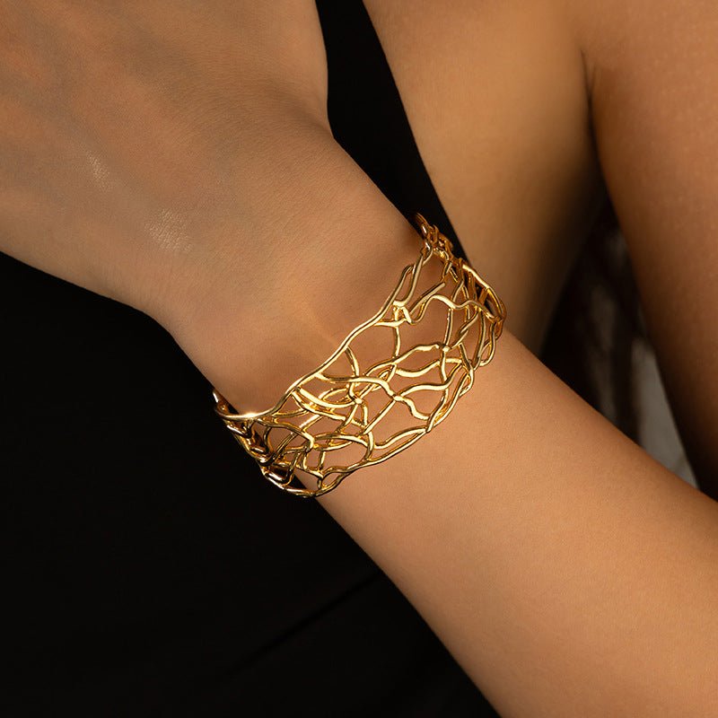 18K Gold Openwork Irregular Bangle - Shuling Jewelry