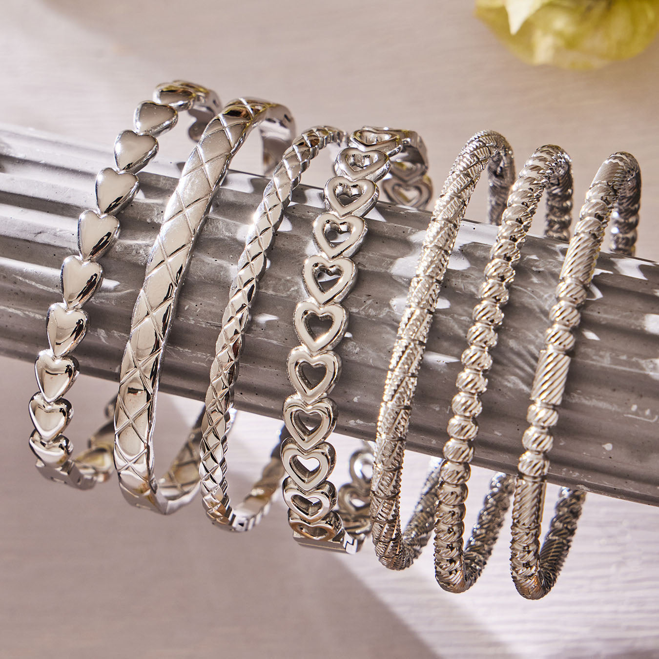 Ensemble de bracelets texturés en forme de cœur et de treillis 