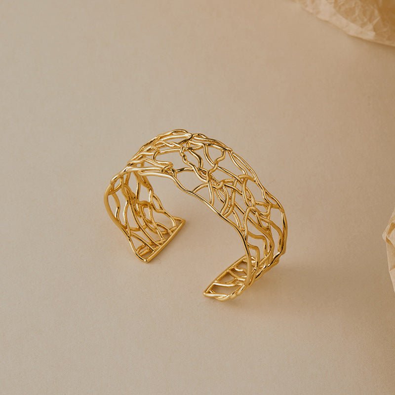 18K Gold Openwork Irregular Bangle - Shuling Jewelry