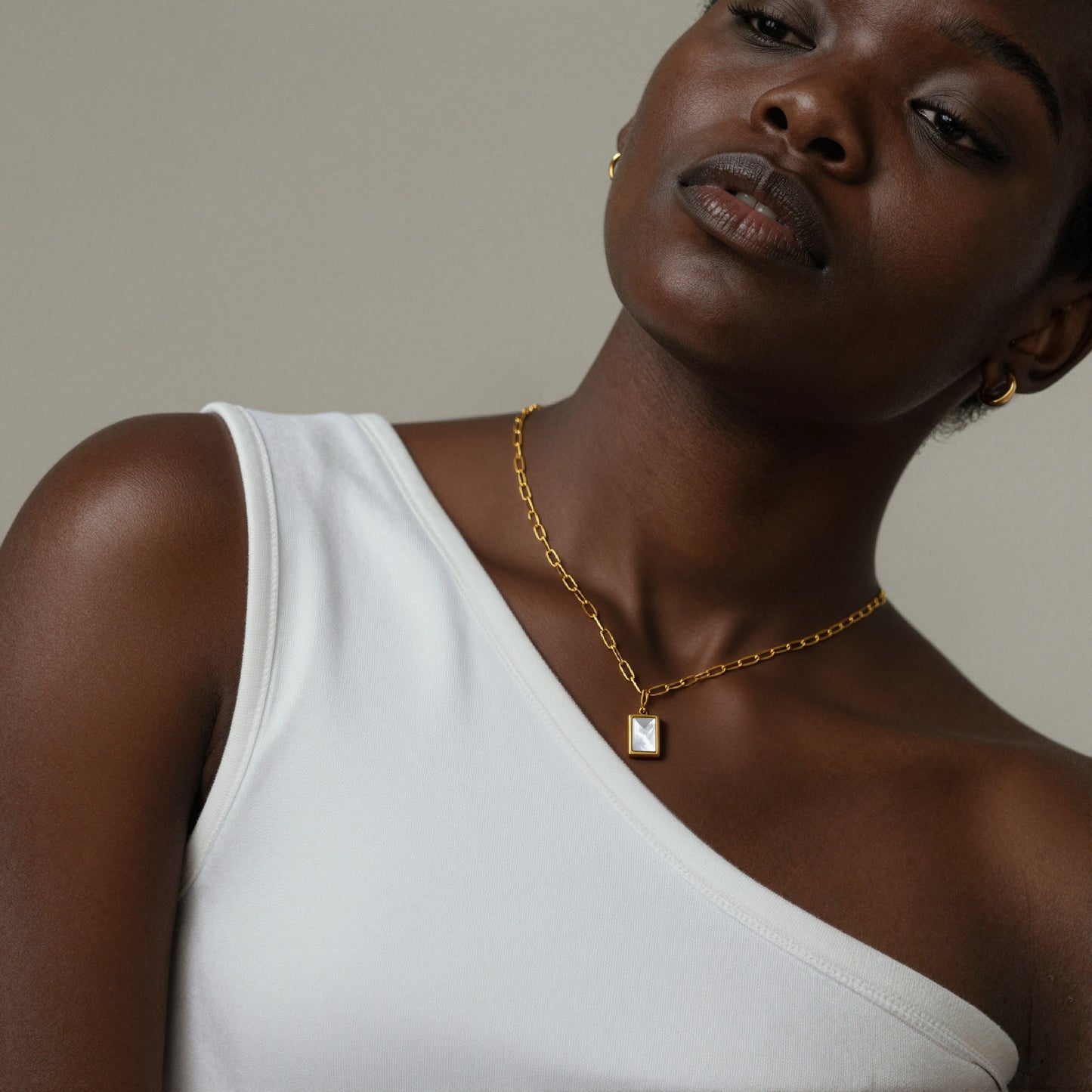 Rechteckige Perlmuttkette 