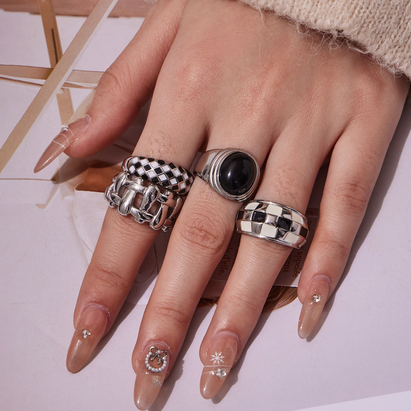 Bold Monochrome Retro-Chic Rings Collection