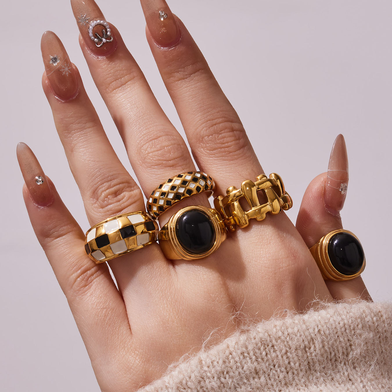 Bold Monochrome Retro-Chic Rings Collection