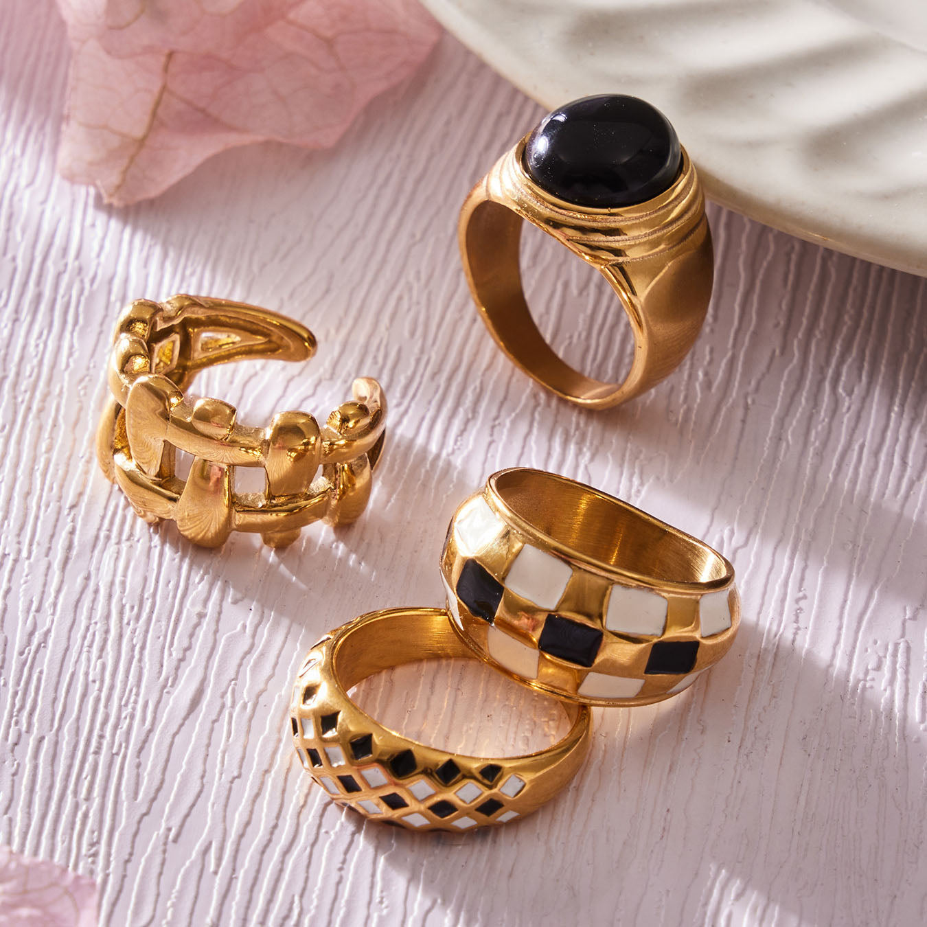 Bold Monochrome Retro-Chic Rings Collection