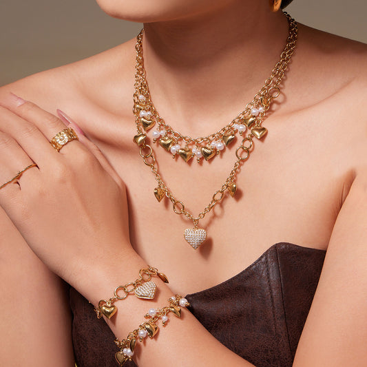 Luxuriöses Schmuckset mit Herzperlen 