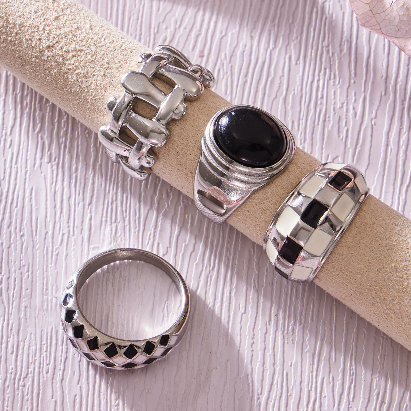 Bold Monochrome Retro-Chic Rings Collection