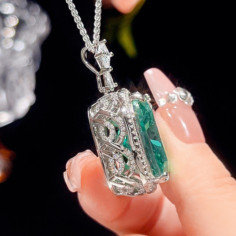 Green Starburst Halo Filigree Pendant Necklace
