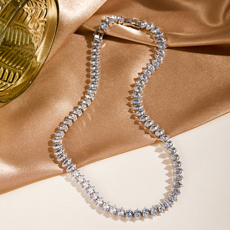 Silberne Tennis-Halskette mit Marquise-Kristall 