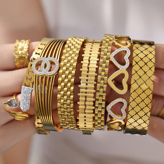 Bracelets ornés de cristaux symboliques 