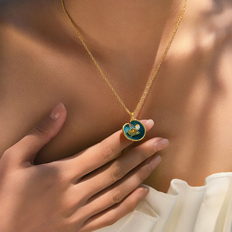 Verzauberte Emaille: Vintage-Blumen- und Meeresschätze 