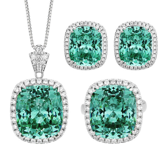 Luxurious Emerald Green Oval Halo Set