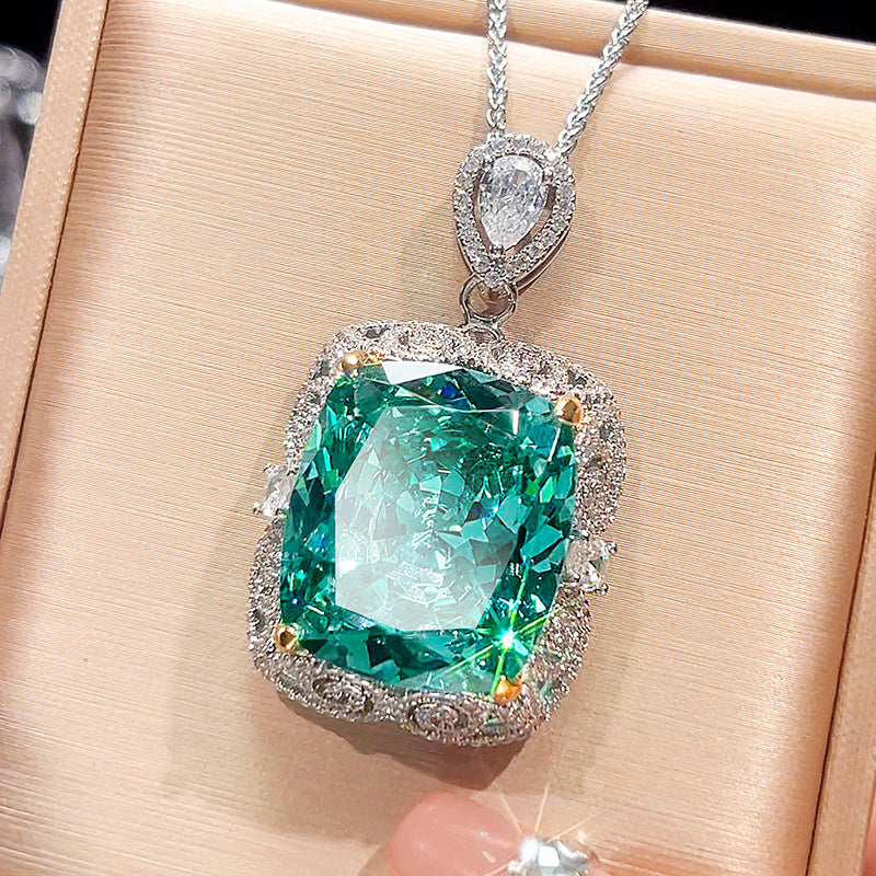 Green Starburst Halo Filigree Pendant Necklace