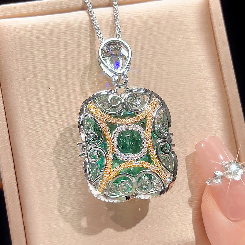 Green Starburst Halo Filigree Pendant Necklace