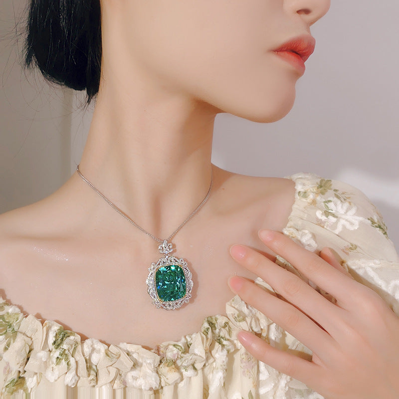 Green Starburst Halo Filigree Pendant Necklace