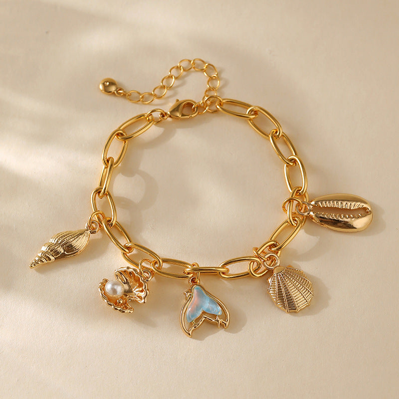 Elegantes Statement-Armband mit mehreren Anhängern 