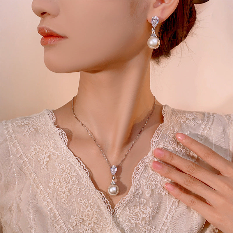 Elegant Pear-Cut Crystal and Lustrous Pearl Jewelry Set