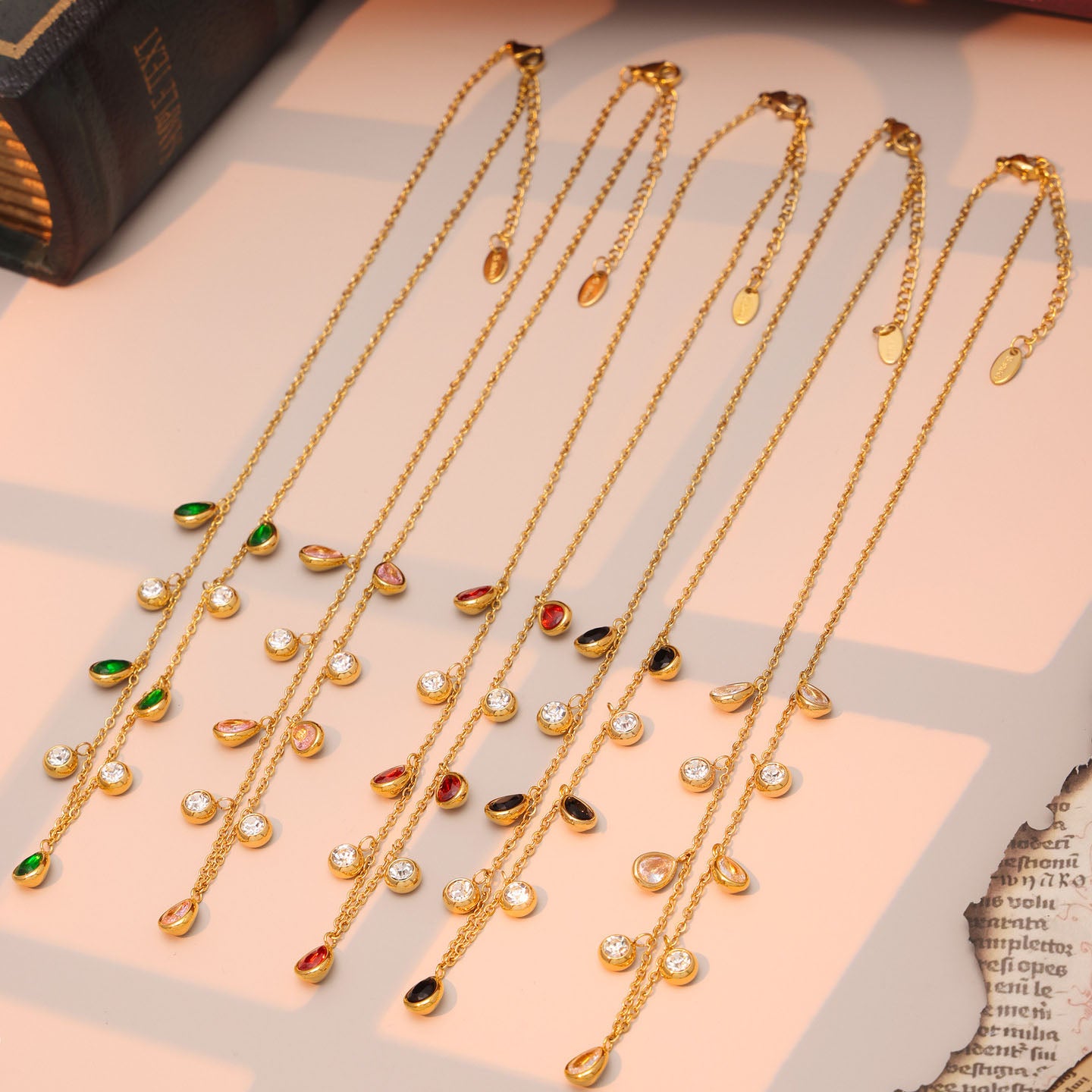 Tropfenförmige Zirkon-Schlüsselbeinkette