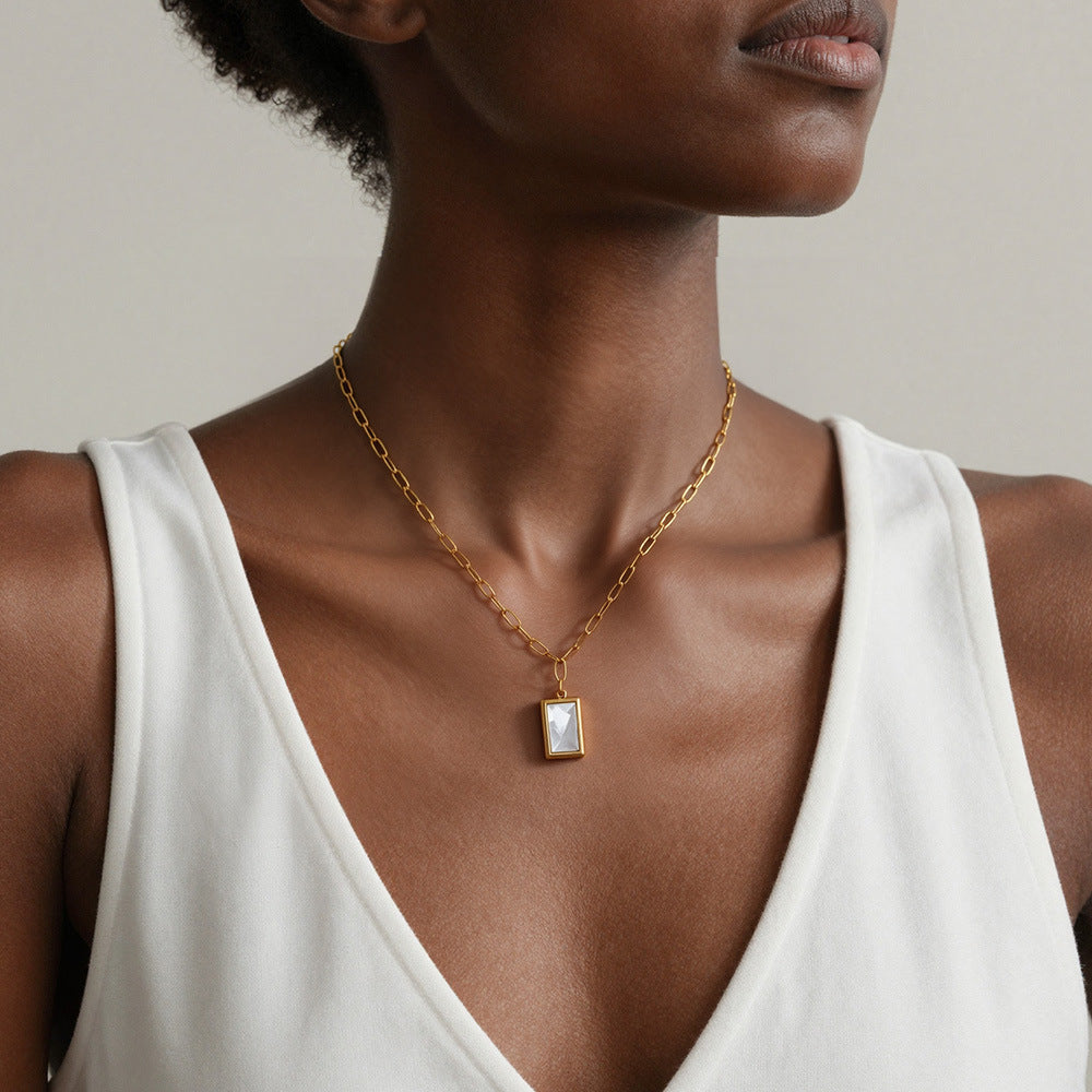 Rechteckige Perlmuttkette 