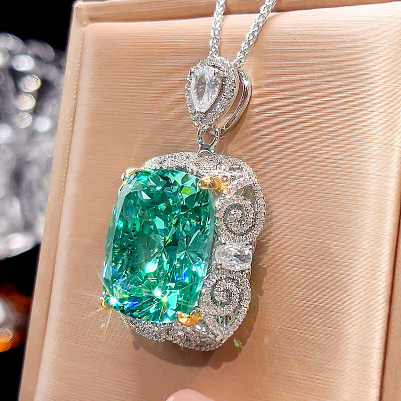 Green Starburst Halo Filigree Pendant Necklace