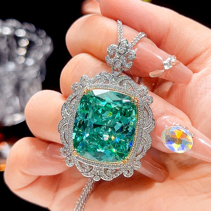 Green Starburst Halo Filigree Pendant Necklace