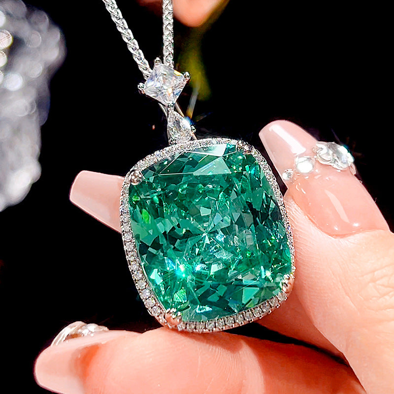 Green Starburst Halo Filigree Pendant Necklace
