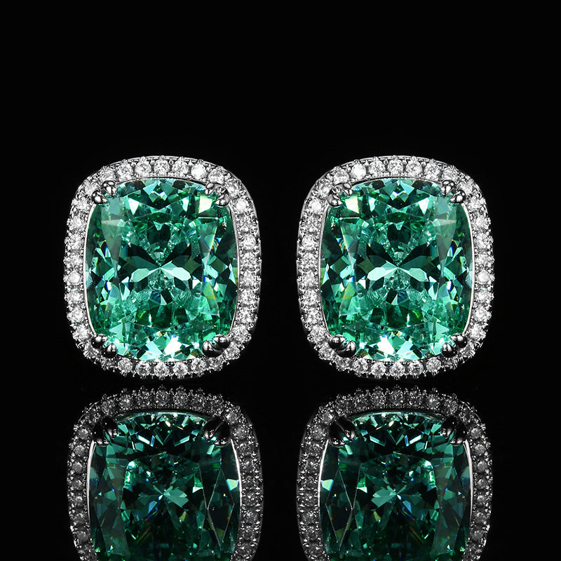 Luxurious Emerald Green Oval Halo Set