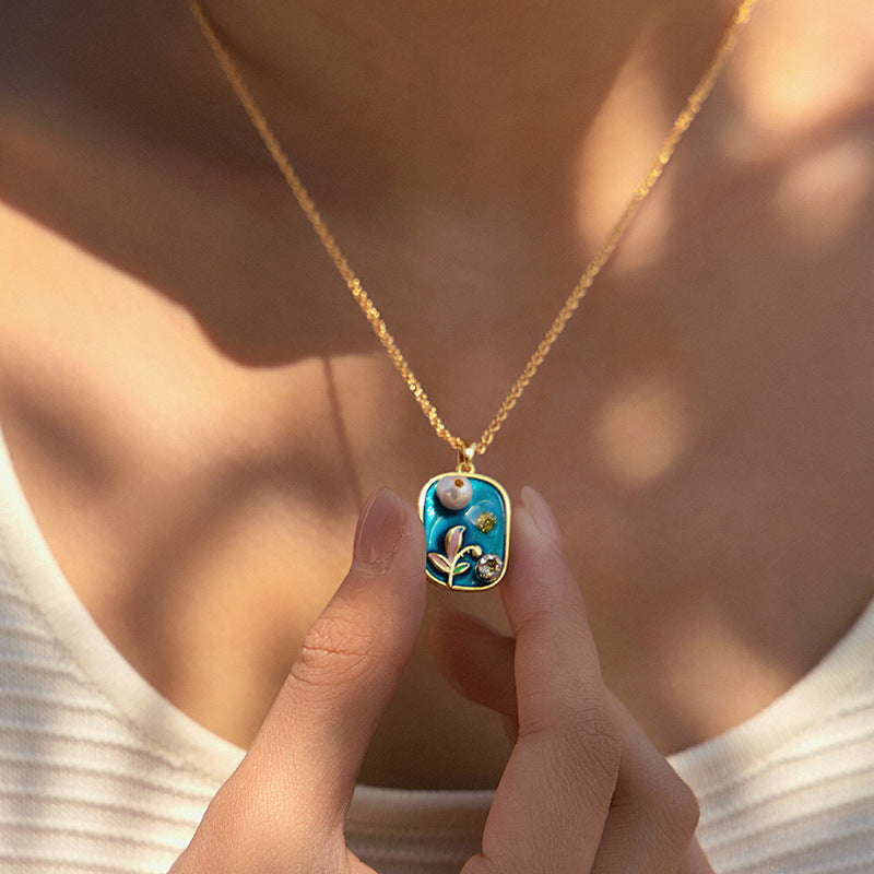 Verzauberte Emaille: Vintage-Blumen- und Meeresschätze 