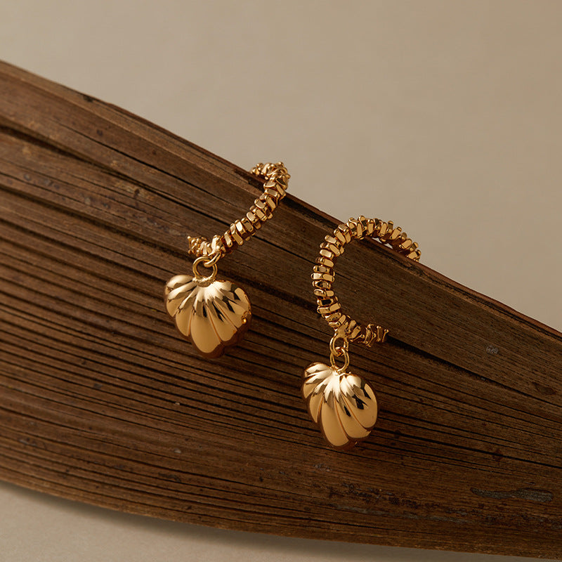 Vintage-Herz-Creolen aus strukturiertem Gold 