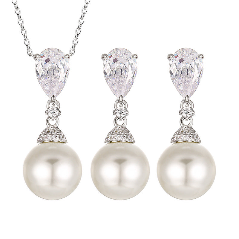 Elegant Pear-Cut Crystal and Lustrous Pearl Jewelry Set
