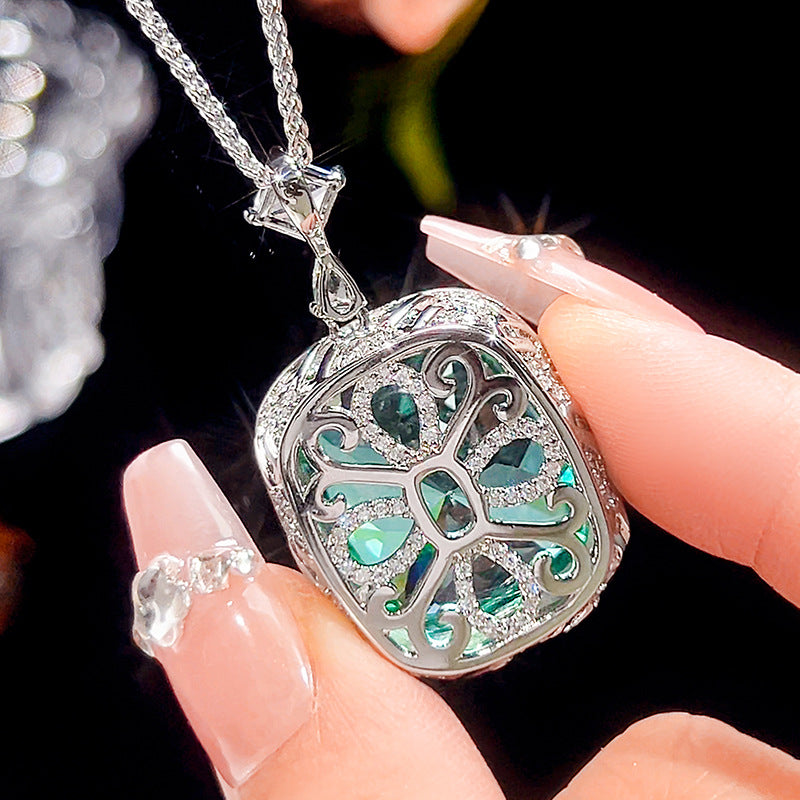 Green Starburst Halo Filigree Pendant Necklace