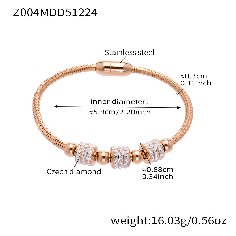 Stapelbare Bambusarmreifen mit Kristalleinlagen 