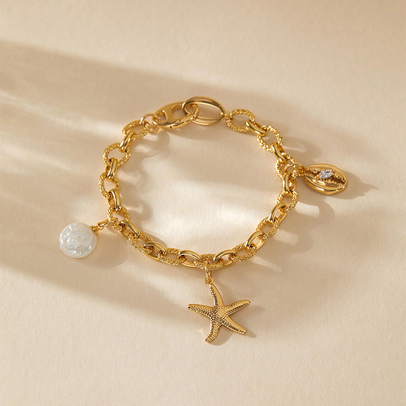 Elegantes Statement-Armband mit mehreren Anhängern 