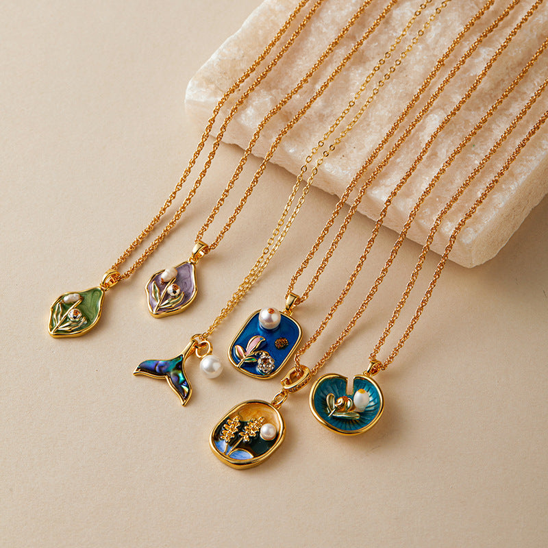 Verzauberte Emaille: Vintage-Blumen- und Meeresschätze 