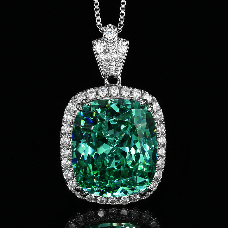 Luxurious Emerald Green Oval Halo Set