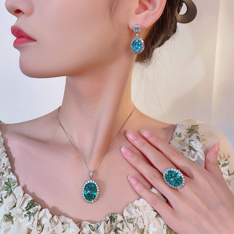 Luxurious Teal Emerald Oval Halo Set