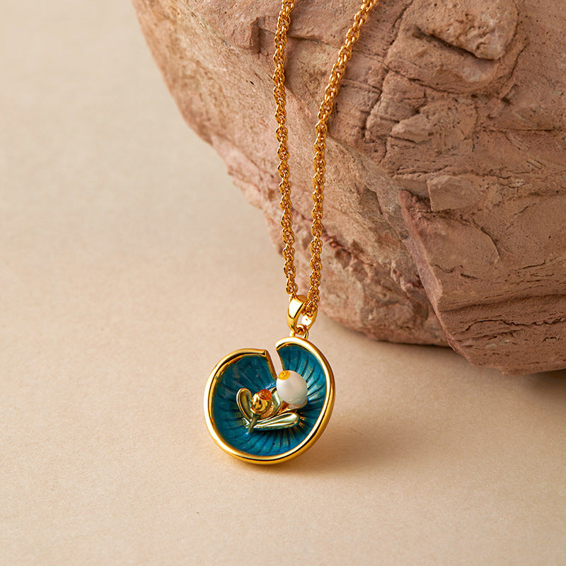 Verzauberte Emaille: Vintage-Blumen- und Meeresschätze 