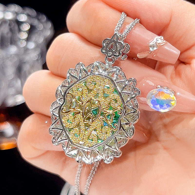 Green Starburst Halo Filigree Pendant Necklace
