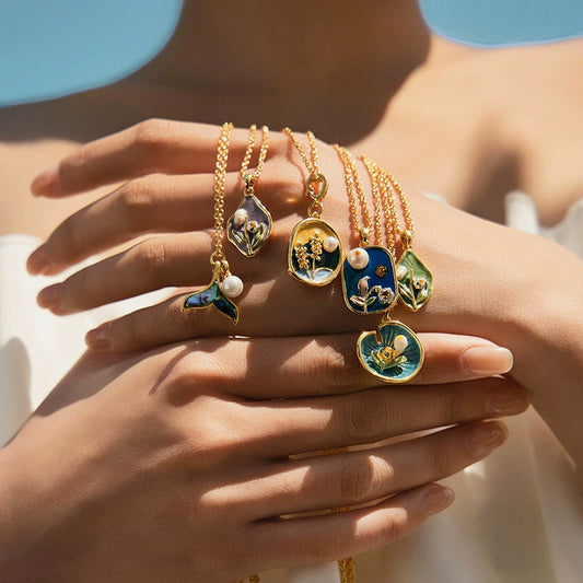 Émail enchanté : Trésor floral et océanique vintage 