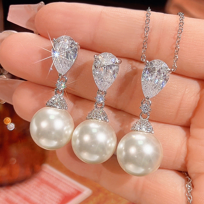 Elegant Pear-Cut Crystal and Lustrous Pearl Jewelry Set