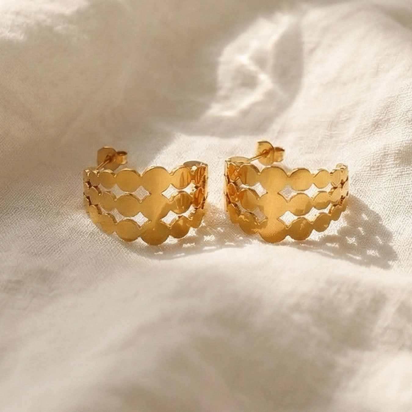 Geometric Scalloped Wide Hoop Earrings